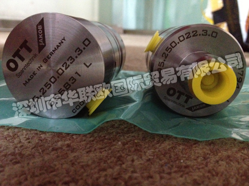 OTT-JAKOB夾具中自動夾具可分為SK、HKS、PSC等幾個(gè)系列。在經(jīng)過標(biāo)準(zhǔn)化后，HSK已成為機(jī)床技術(shù)領(lǐng)域的標(biāo)準(zhǔn)接口。隨著表面和錐銷設(shè)備的相互匹配，HSK夾持系統(tǒng)可為高精度加工效果提供理想前提，并確保微米范圍內(nèi)的持續(xù)一致性。相比于SK，HSK的結(jié)構(gòu)更短、更輕，由此可以更為快速地進(jìn)行換刀，并可實(shí)現(xiàn)更高的轉(zhuǎn)速。得益于高度的拉力、出色的剛性和最佳扭矩傳遞，HSK同樣適用于中型切削加工。深圳市華聯(lián)歐國際貿(mào)易有限公司專業(yè)代理進(jìn)口OTT-JAKOB夾具全系列產(chǎn)品，公司于2015年成立德國分公司，原廠采購，價(jià)格上更有優(yōu)勢。我們致力于以超低的價(jià)格為國內(nèi)客戶引進(jìn)國外先進(jìn)的自動化備件，公司成立以來不斷的發(fā)展壯大，已成立德國公司及香港公司，為客戶提供進(jìn)口備件的一站式體驗(yàn)服務(wù)，報(bào)價(jià)快，價(jià)格好，貨期短，所有產(chǎn)品保證原裝正品，假一賠十!我們只做原裝進(jìn)口產(chǎn)品，我們的目標(biāo)是要成為客戶唯一信任的企業(yè)。歡迎新老客戶詢價(jià)咨詢。