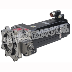 MOOG電液靜壓泵機(jī)的介紹：  　　混合驅(qū)動或電靜液驅(qū)動系統(tǒng) 描述了在獨(dú)立包裝中同時具有液壓和電動技術(shù)的系統(tǒng)。電液靜壓驅(qū)動系統(tǒng) 是傳統(tǒng)液壓應(yīng)用的選擇，需要高強(qiáng)度能力，并且需要節(jié)能，環(huán)境清潔或消除管道。相反，EAS 是傳統(tǒng)電氣應(yīng)用的選擇，需要先進(jìn)的故障安全系統(tǒng)。