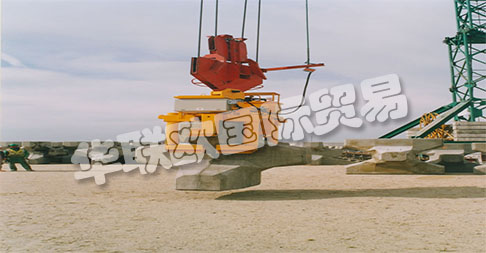 ACIMEX于1971年在法國(guó)創(chuàng)立，在鋼鐵和機(jī)械工業(yè)服務(wù)領(lǐng)域首次獲得法國(guó)在夾持和提升金屬板和鋼板領(lǐng)域的聲譽(yù)。該公司隨后擴(kuò)展了其在混凝土和管道領(lǐng)域的專業(yè)知識(shí)和技能。