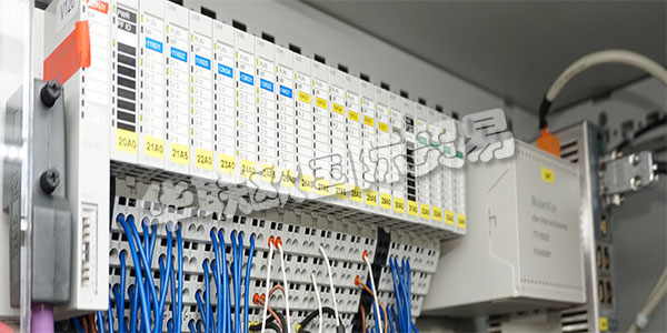 ALFREDKUHSE是您個(gè)人開(kāi)關(guān)設(shè)備和控制系統(tǒng)的成熟制造商。他們從一個(gè)來(lái)源提供所有服務(wù)。ALFREDKUHSE是您的合作伙伴，從咨詢和規(guī)劃到生產(chǎn)和調(diào)試，再到支持，維護(hù)和現(xiàn)代化。