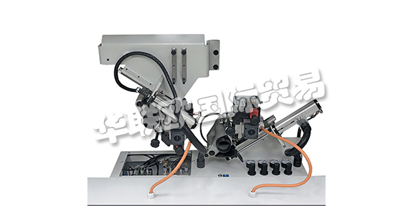 BIESSE自1969以來，一直為木工和大型家居、門窗和木質(zhì)構(gòu)筑件制造商提供技術(shù)支持。通過他們的機(jī)器，他們的客戶將他們的創(chuàng)意轉(zhuǎn)化為獨特的設(shè)計對象或標(biāo)志性的系列產(chǎn)品。