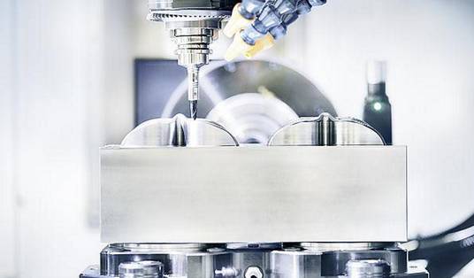 SCHUNK刀具夾持系統(tǒng)對(duì)機(jī)加工行業(yè)產(chǎn)生了前所未有的革命性影響。?模塊化夾持系統(tǒng)借鑒其優(yōu)勢(shì)，它的作用遠(yuǎn)不止于一個(gè)參考基準(zhǔn)，還提供了包括定位、夾持以及接口通用等功能。這種夾持原理如今被認(rèn)為是提高生產(chǎn)效率的最有效的方法之一，廣泛適用于從小型零件到大型零件，從粗加工到裝配應(yīng)用的各種工藝。作為這一技術(shù)的先驅(qū)以及夾持技術(shù)和抓取系統(tǒng)的領(lǐng)導(dǎo)者，SCHUNK始終致力于開(kāi)發(fā)新的應(yīng)用領(lǐng)域，并在它的模塊化系統(tǒng)中新增了適用于直接夾持工件以及微小型零件的專(zhuān)業(yè)標(biāo)準(zhǔn)模塊。