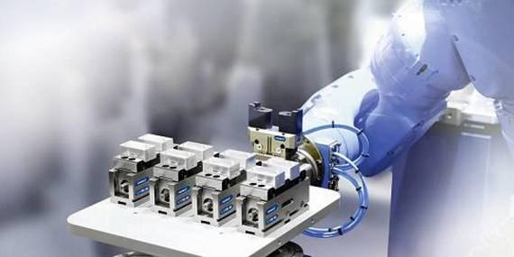 SCHUNK刀具夾持系統(tǒng)對(duì)機(jī)加工行業(yè)產(chǎn)生了前所未有的革命性影響。?模塊化夾持系統(tǒng)借鑒其優(yōu)勢(shì)，它的作用遠(yuǎn)不止于一個(gè)參考基準(zhǔn)，還提供了包括定位、夾持以及接口通用等功能。這種夾持原理如今被認(rèn)為是提高生產(chǎn)效率的最有效的方法之一，廣泛適用于從小型零件到大型零件，從粗加工到裝配應(yīng)用的各種工藝。作為這一技術(shù)的先驅(qū)以及夾持技術(shù)和抓取系統(tǒng)的領(lǐng)導(dǎo)者，SCHUNK始終致力于開(kāi)發(fā)新的應(yīng)用領(lǐng)域，并在它的模塊化系統(tǒng)中新增了適用于直接夾持工件以及微小型零件的專(zhuān)業(yè)標(biāo)準(zhǔn)模塊。