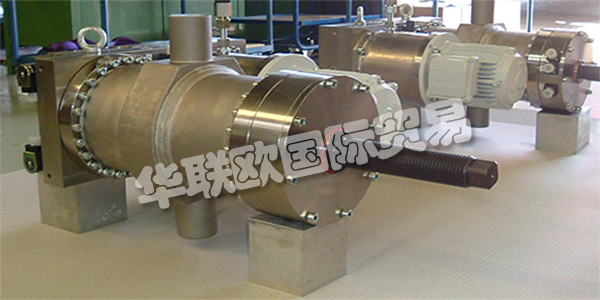 B&B HYDRAULIK-TECHNIK GmbH由Helitut Brocke和HenningB?hr于1983年在Witten-Herbede成立。目的是銷售用于骨料結(jié)構(gòu)的液壓元件和液壓附件。在短時(shí)間內(nèi)，對(duì)完整的Hydraulilk系統(tǒng)的需求變得非常大，以至于他們的生產(chǎn)開始了。