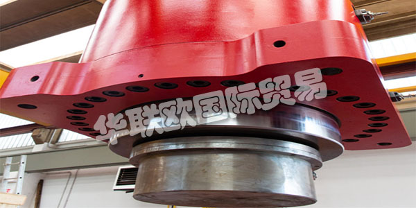 BOMBARDIERI SpA于1959年在意大利 Gazzaniga 成立，現(xiàn)在是一家私營有限公司，擁有100多名訓(xùn)練有素的員工，分為三個(gè)工廠，兩個(gè)在意大利北部，一個(gè)在墨西哥。