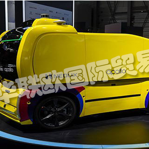 SmartFactoryJapan2019追加智能物流設(shè)備專區(qū)，擴(kuò)大工廠自動(dòng)化并吸引物流業(yè)。圖為發(fā)那科對(duì)外賓展示其物聯(lián)網(wǎng)體系技術(shù)