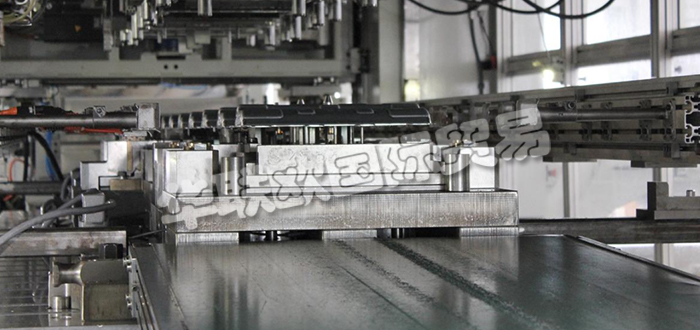 德國(guó)HELMERDING公司主要供應(yīng)：德國(guó)HELMERDING壓力機(jī),HELMERDING輸送系統(tǒng)，傳輸單元，單柱壓力機(jī)，雙柱壓力機(jī)，矯直機(jī)，開卷機(jī)，印刷機(jī)，卷材進(jìn)料系統(tǒng)等產(chǎn)品。